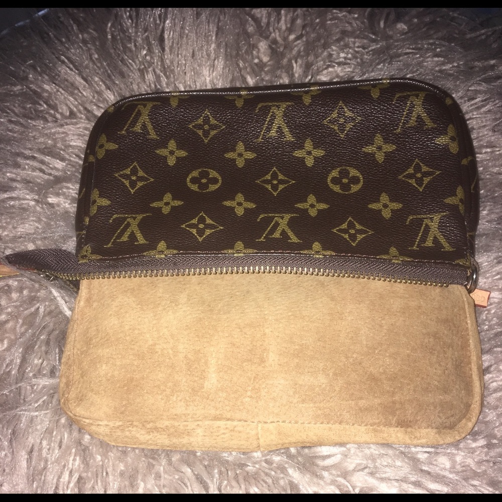 Louis Vuitton clutch zipper organizer